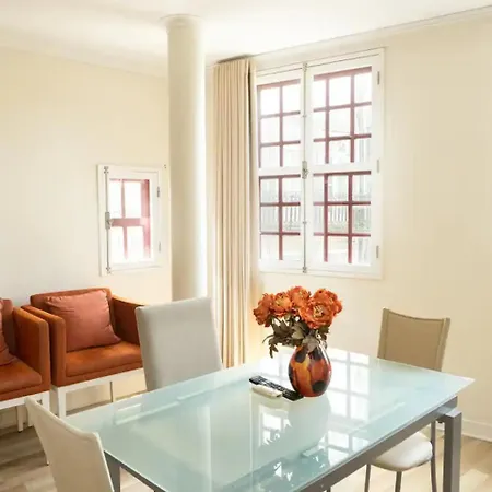 Clerigos Apts *